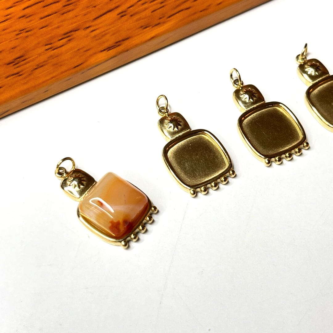 Support Pendentif Cabochon Carré Doré