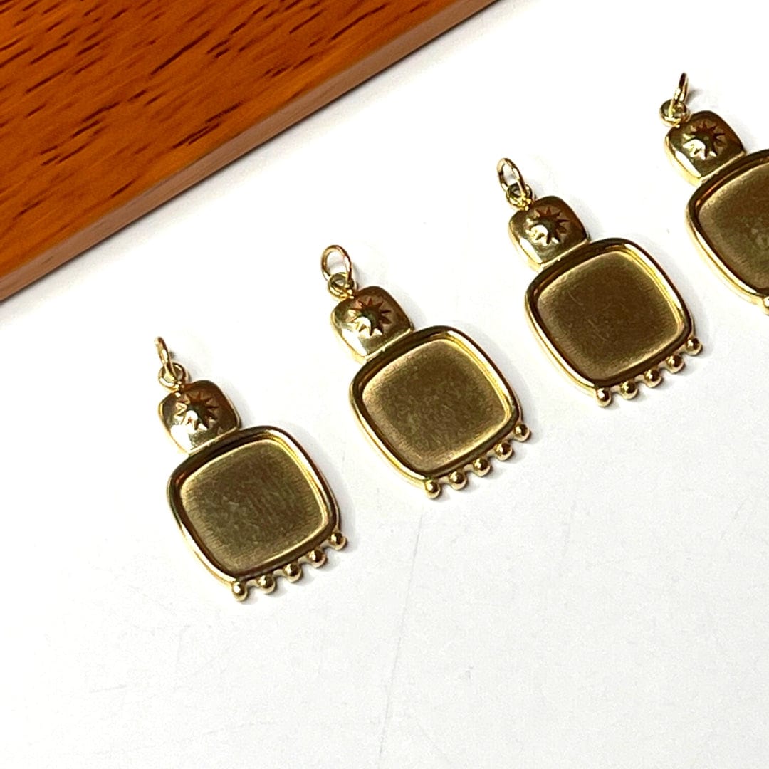 Support Pendentif Cabochon Carré Doré