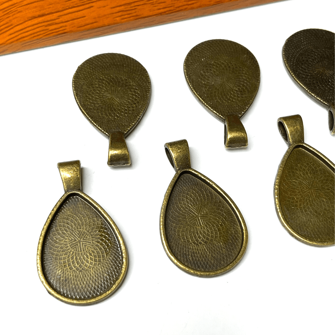 Support Pendentif Cabochon Goutte Bronze Ancien