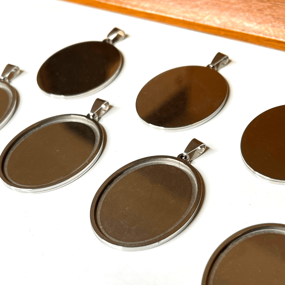 UNICRAFTALE Pendentifs Cabochon 304 Acier Inoxydable - Plateaux Ronds Avec Cabochons Verre Pour Bijoux DIY