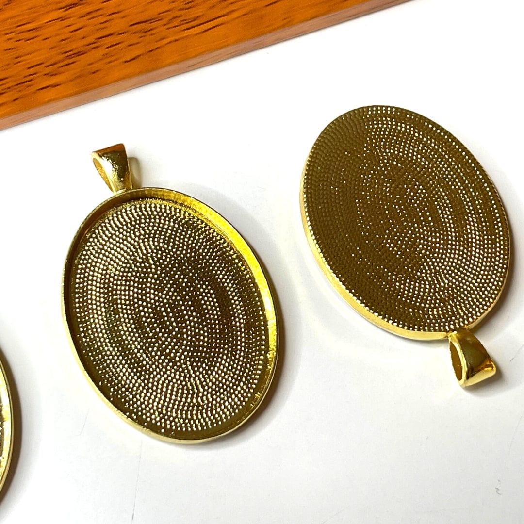 Support Pendentif Cabochon Style Tibétain Doré