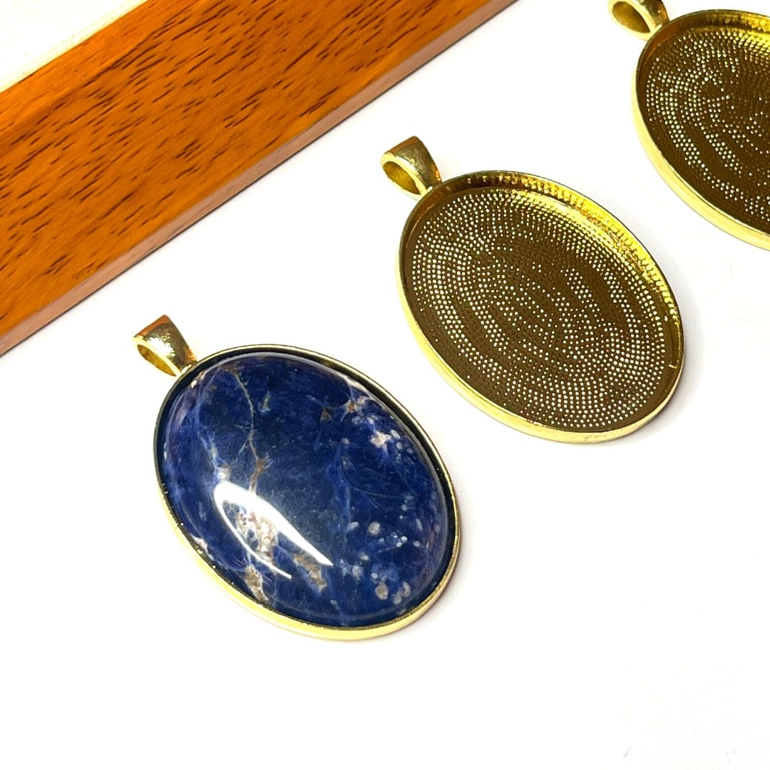 Support Pendentif Cabochon Style Tibétain Doré