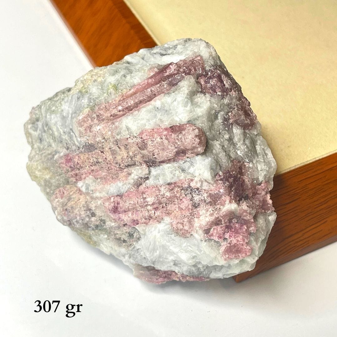 Tourmaline rose dans sa matrice de Quartz - N°1: 307 gr - Pierres et fossiles