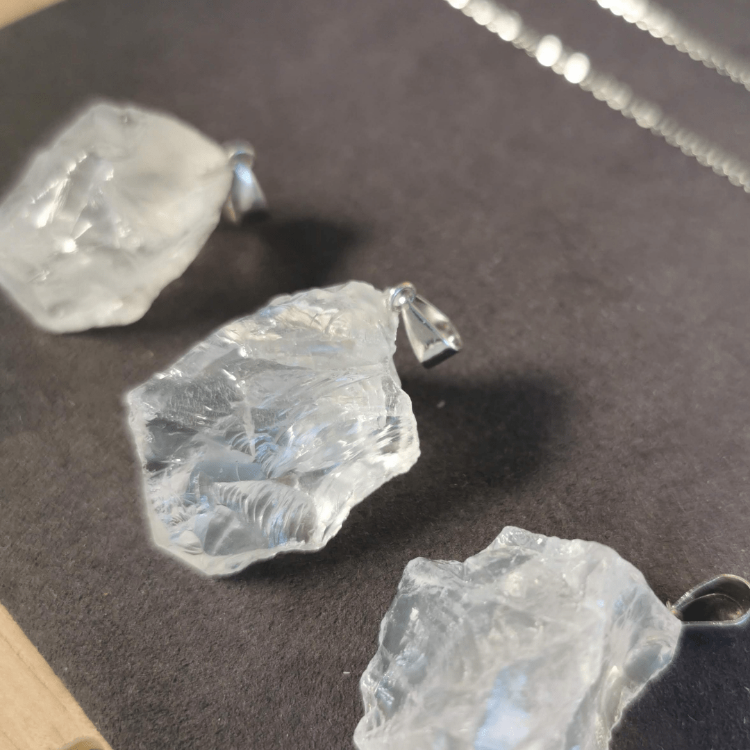 Pendentif arbre de vie cristal de roche/ quartz blanc en pierre naturelle  montage métal argenté - BIJOUX/Pendentifs - pierres du monde Vosges
